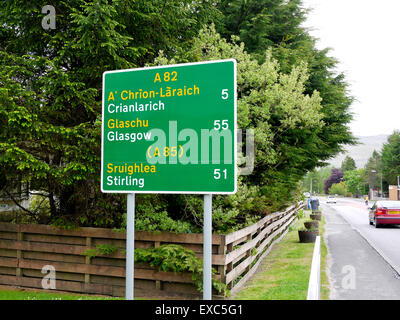 Road sign in English and Gaelic, Isle of Skye, Highlands, Scotland ...