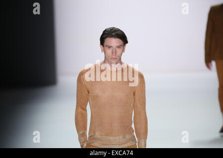 Berlin, Germany. 10th July, 2015. Mercedes-Benz Fashion Week Spring or Summer 2016 in Berlin. A model presents collection of Shai Shalom. © Simone Kuhlmey/Pacific Press/Alamy Live News Stock Photo