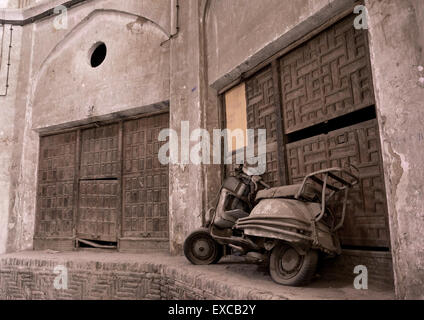 Abandoned Scooter In The Bazaar, Isfahan Province, Kashan, Iran Stock Photo