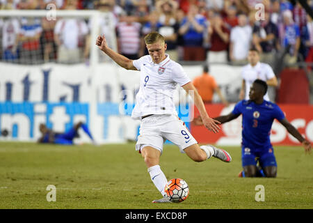 Foxborough, Massachusetts, USA. 10th July, 2015. United States forward Aron Johannsson (9) passes the ball during the CONCACAF Gold Cup group stage match between USA and Haiti held at Gillette Stadium, in Foxborough Massachusetts. USA defeated Haiti 1-0. Eric Canha/CSM/Alamy Live News Stock Photo