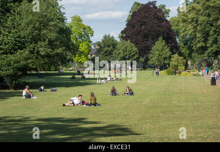 View people enjoying summers day on Christ's Pieces Cambridge City Cambridgeshire England UK Stock Photo