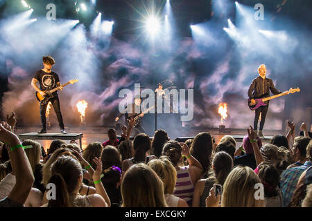 July 10, 2015 - Clarkston, Michigan, U.S - FALL OUT BOY performing on the BOYS OF ZUMMER TOUR at DTE Energy Music Theatre in Clarkston Mi on July 10th 2015 (Credit Image: © Marc Nader/ZUMA Wire) Stock Photo