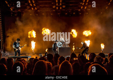 July 10, 2015 - Clarkston, Michigan, U.S - FALL OUT BOY performing on the BOYS OF ZUMMER TOUR at DTE Energy Music Theatre in Clarkston Mi on July 10th 2015 (Credit Image: © Marc Nader/ZUMA Wire) Stock Photo