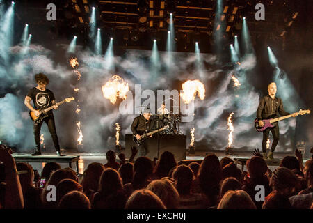 July 10, 2015 - Clarkston, Michigan, U.S - FALL OUT BOY performing on the BOYS OF ZUMMER TOUR at DTE Energy Music Theatre in Clarkston Mi on July 10th 2015 (Credit Image: © Marc Nader/ZUMA Wire) Stock Photo