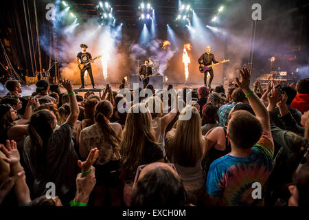 July 10, 2015 - Clarkston, Michigan, U.S - FALL OUT BOY performing on the BOYS OF ZUMMER TOUR at DTE Energy Music Theatre in Clarkston Mi on July 10th 2015 (Credit Image: © Marc Nader/ZUMA Wire) Stock Photo