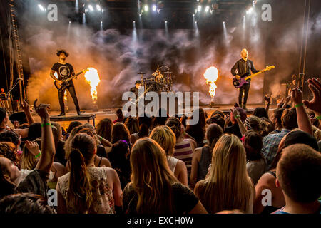 July 10, 2015 - Clarkston, Michigan, U.S - FALL OUT BOY performing on the BOYS OF ZUMMER TOUR at DTE Energy Music Theatre in Clarkston Mi on July 10th 2015 (Credit Image: © Marc Nader/ZUMA Wire) Stock Photo