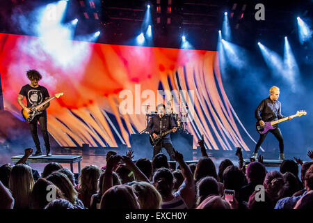 July 10, 2015 - Clarkston, Michigan, U.S - FALL OUT BOY performing on the BOYS OF ZUMMER TOUR at DTE Energy Music Theatre in Clarkston Mi on July 10th 2015 (Credit Image: © Marc Nader/ZUMA Wire) Stock Photo