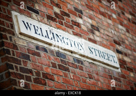 A stone street sign for Wellington Street, Runcorn Stock Photo
