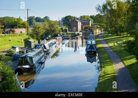 Morings on the Trent and Mersey Canal near the   The Anderton Boat Lift is a two caisson lift lock near the village of Anderton, Stock Photo