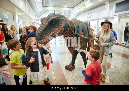 LOWRY OUTLAT MALL AT MEDIACITY Salford Quays  dinosaur visitor brings some Jurassic fun to the weekends markets   Shop shopping Stock Photo