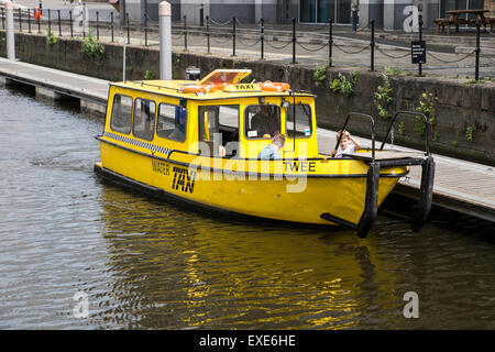 Free Water Taxi in Leeds.  Twee and Drie on the River Aire Stock Photo