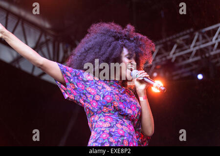 London, UK, 12th July 2015. Iris Gold Outdoor Concert, Kew Gardens Credit:  Robert Stainforth/Alamy Live News Stock Photo