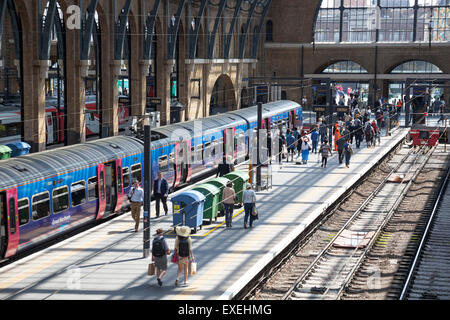 People leaving the train at King's Cross rail station - London, England Stock Photo