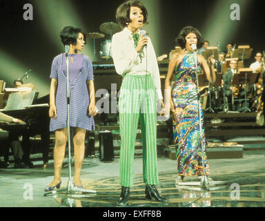 THE SUPREMES  US vocal group about 1969 with Diana Ross front, Cindy Birdsong at left and Mary Wilson Stock Photo