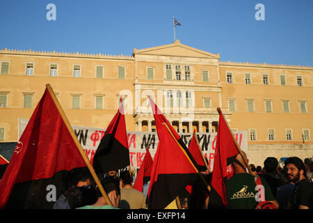 Athens, Greece. 13th July, 2015. Leftists demonstrated in Syntagma square against the new agreement between the Greek government and its international creditors during the Eurogroup Summit new austerity measures that will be imposed. © George Panagakis/Pacific Press/Alamy Live News Stock Photo