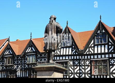 Clive of India statue (Robert Clive) in the Square with timber framed buildings to the rear, Shrewsbury, Shropshire, England, UK Stock Photo