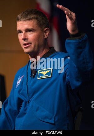 NASA astronaut Reid Wiseman gives a presentation about his time living ...