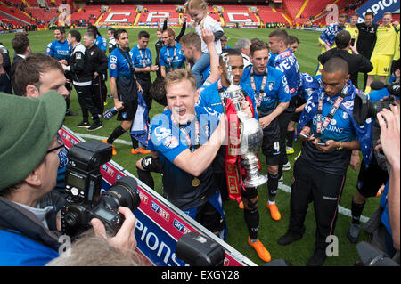 Matt Ritchie and other AFC Bournemouth players celebrate winning the Sky Bet Championship Stock Photo