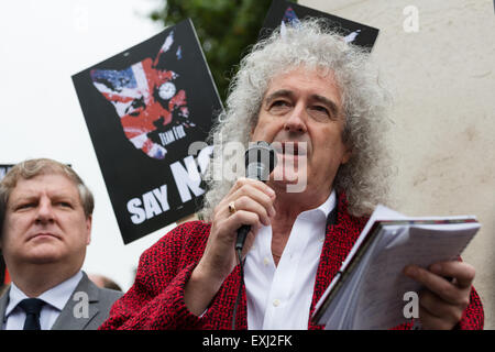 London, UK. 14th July 2015. Brian May speaks at a rally to protest against proposed changes to the Hunting Act, outside the Houses of Parliament in London. On Wednesday, MPÕs will take a free vote on an amendment to the Hunting Act, removing the limit on the number of dogs allowed to flush out foxes and wild animals. Protesters claim that if passed, the amendment would effectively make make fox hunting legal again. Credit:  London pix/Alamy Live News Stock Photo