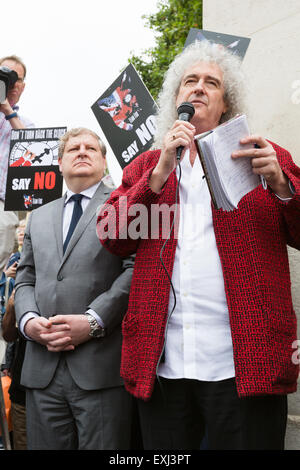 London, UK. 14th July 2015. Brian May with Angus Robertson MP at a rally to protest against proposed changes to the Hunting Act, outside the Houses of Parliament in London. On Wednesday, MPÕs will take a free vote on an amendment to the Hunting Act, removing the limit on the number of dogs allowed to flush out foxes and wild animals. Protesters claim that if passed, the amendment would effectively make make fox hunting legal again. Credit:  London pix/Alamy Live News Stock Photo