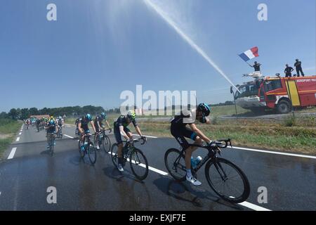 Tarbes to La Pierre-Saint-Martin, France. 14th July, 2015. Wet suit for the peloton during the stage 10 of the 102nd edition of the Tour de France 2015 with start in Tarbes and finish in La Pierre-Saint-Martin, France (167 kms) Credit:  Action Plus Sports Images/Alamy Live News Stock Photo