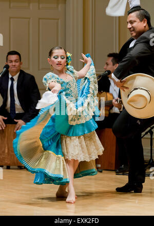 Peruvian folk (Marinera Norteña) dancers Stock Photo