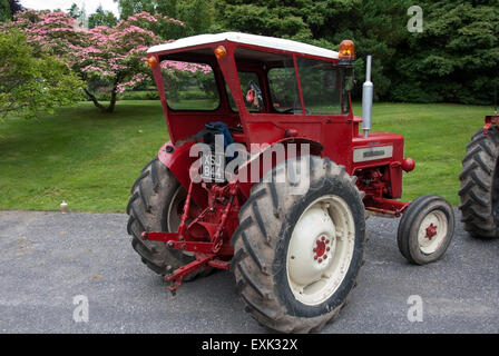 1961 Red McCormick International B414 Diesel Farm Tractor Stock Photo