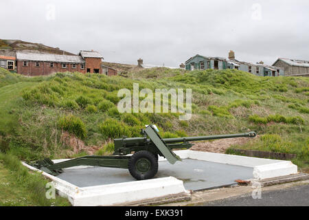 Ordnance QF 17-pounder field gun at Fort Dunree County Donegal Ireland with derelict military buildings in the background. Stock Photo
