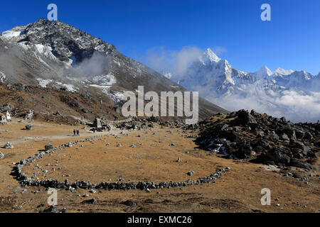 Memorials and Tombstones to climbers and Sherpas who have died on Everest, Thokla Dughla Pass, Sagarmatha National Park, UNESCO Stock Photo