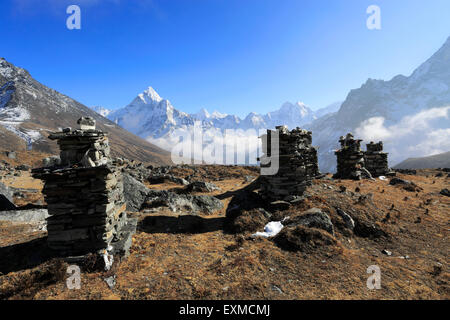 Memorials and Tombstones to climbers and Sherpas who have died on Everest, Thokla Dughla Pass, Sagarmatha National Park, UNESCO Stock Photo