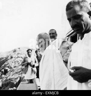 Mahatma Gandhi with Khan Abdul Gaffar Khan and others at his visit to the North West Frontier Provinces to Afghanistan Stock Photo