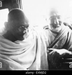 Mahatma Gandhi and Khan Abdul Gaffar Khan during his visit to the North West Frontier Provinces to Afghanistan Stock Photo