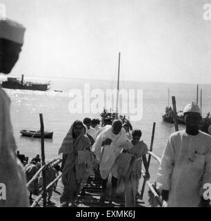 Sushila Nayar ; Mahatma Gandhi ; Abha Gandhi leaving a boat on the way to Midnapur (East Bengal) ; December 1945 NO MR Stock Photo