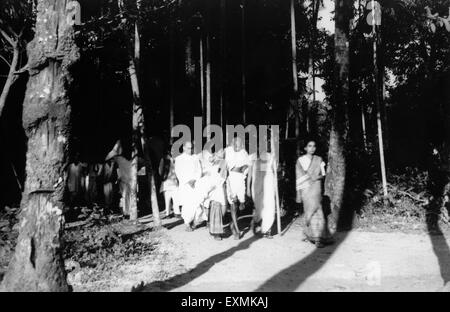 Mahatma Gandhi with Pyarelal Nayar Abha Gandhi Sushila Pai Sushila Nayar march through riot stricken Noakhali East Bengal Stock Photo