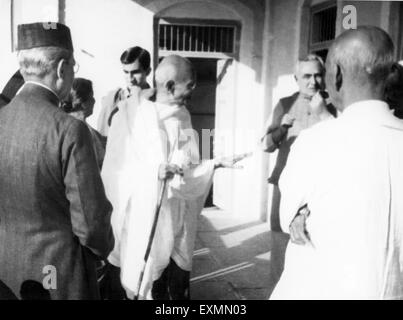 Mahatma Gandhi talking sardar vallabhai patel india 1945 Stock Photo