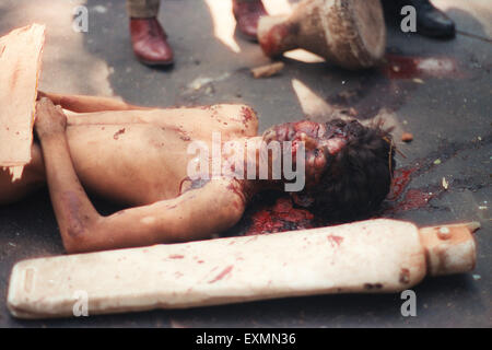 Dead man victim terror bomb blast explosion 1993 Bombay Mumbai Maharashtra India Stock Photo