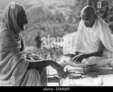 Khan Abdul Gaffar Khan and Mahatma Gandhi talking about the philosophy of spinning at Khadi Pratishthan ; Sodepur Calcutta Stock Photo