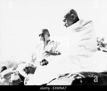 Mahatma Gandhi and Khan Abdul Gaffar Khan during Mahatma Gandhi's visit of the North West Frontier Provinces Stock Photo