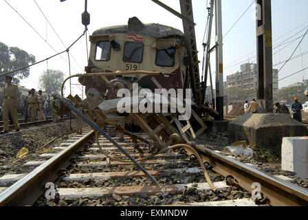 Mumbai Suburban Railway, Mumbai Local Train, derailed, accident, CST Titwala local train, between Kurla station and Vidyavihar station, Bombay, Mumbai, Maharashtra, India, Asia Stock Photo