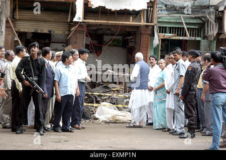 Lal Krishna Advani Mumbai Bhartiya Janta Party members Jaywantiben Mehta Raj Purohit Kirit Somaiya inspecting blast Kalbadevi Mumbai India Stock Photo