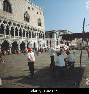 Der Dogenpalast in Venedig, Italien 1980er Jahre. Doge's Palace in Venice, Italy 1980s. Stock Photo