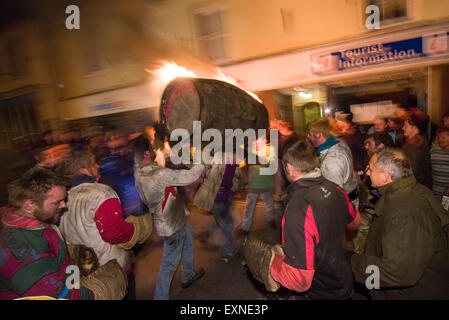 Final hogshead barrel being carried through the Square to mark Bonfire Night, 5 November, at the Tar Barrels festival, Ottery St Mary, Devon, England Stock Photo