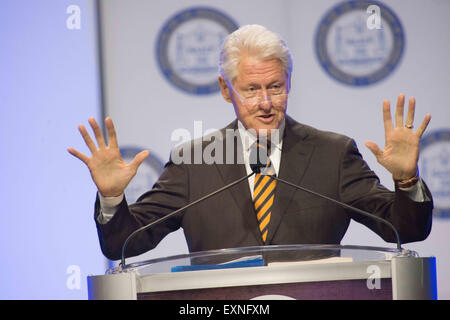 Philadelphia, Pennsylvania, USA. 15th July, 2015. Former President of the United States, BILL CLINTON, speaking at the NAACP 106th Annual Convention. © Ricky Fitchett/ZUMA Wire/Alamy Live News Stock Photo