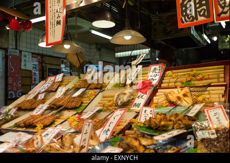 Food stand at the Nishki Market in Kyoto. Japan Stock Photo