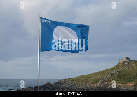 St Ives, Cornwall, UK:  2015 Blue Flag flying above Porthmeor Beach in St Ives. Stock Photo