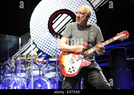 An Evening Celebrating The Who with Pete Townshend and Eddie Vedder held at Rosemont Theatre - Performance  Featuring: Pete Townshend Where: Rosemont, Illinois, United States When: 14 May 2015 Stock Photo