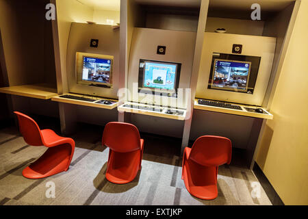 Dallas Texas,Dallas Ft. Fort Worth International Airport,DFW,American Airlines,Admirals Club,terminal,executive lounge,man men male,interior inside,HP Stock Photo