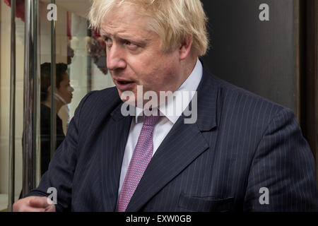 London, UK. 16th July, 2015. Mayor Boris Johnson interviewed on Bond Street Credit:  Guy Corbishley/Alamy Live News Stock Photo