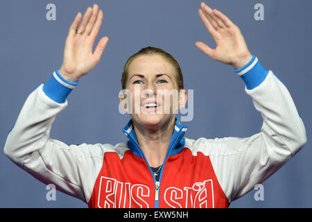 Moscow, Russia. 16th July, 2015. Gold medalist Inna Deriglazova of Russia poses during women's foil awarding ceremony at World Fencing Championships in Moscow, Russia, July 16, 2015. © Pavel Bednyakov/Xinhua/Alamy Live News Stock Photo