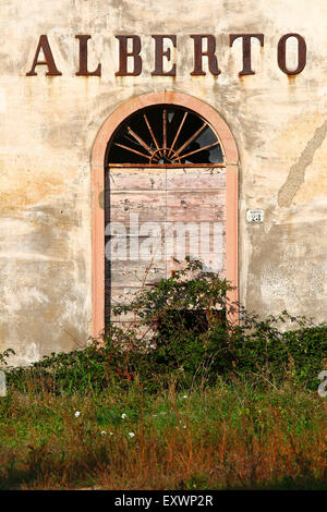Alberto, a very old and abandoned house in Tuscany Stock Photo